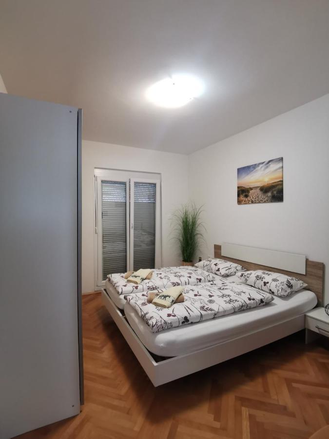 Apartmaji Vila Antonia ポルトローシュ エクステリア 写真